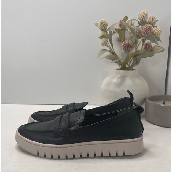 Vionic Uptown Leather Slip On Loafer Shoe Black Women 6M Tried on Comfort Shoe